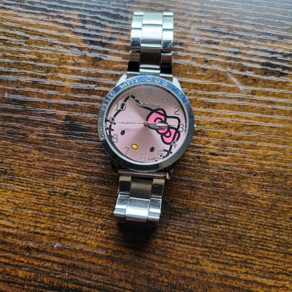 NWOT HELLO KITTY QUARTZ WATCH - Picture 1 of 6